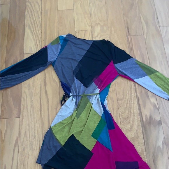 Sevengate Abstract Color Block Wrap Dress - Picture 4 of 6